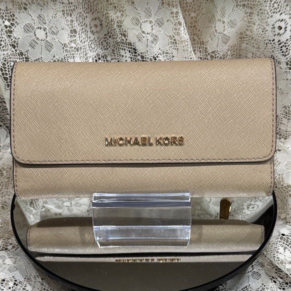 Michael Kors Handbags - Michael Kors Jet Set Saffiano leather Trifold Beige Wallet with Gold Accents